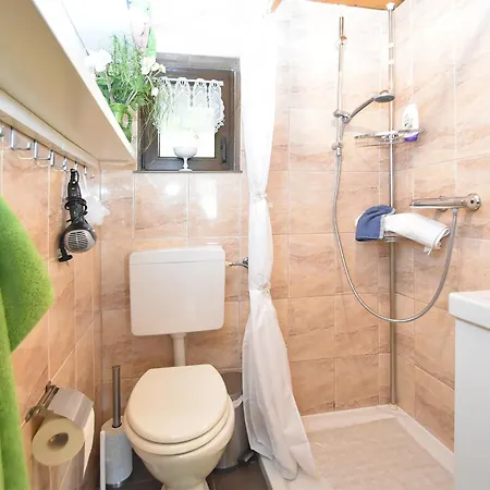 Quiet Getaway Near Ilmenau, Cleaning Included Langewiesen